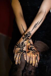 Souq2Door Black and gold Henna on hands