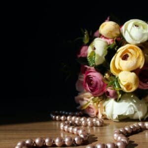 Pearl necklace and roses Fine Jewellery Bahrain Pearls