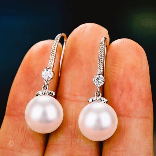Fashion pearl drop earrings
