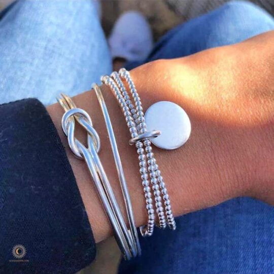 On trend Set of three bracelets