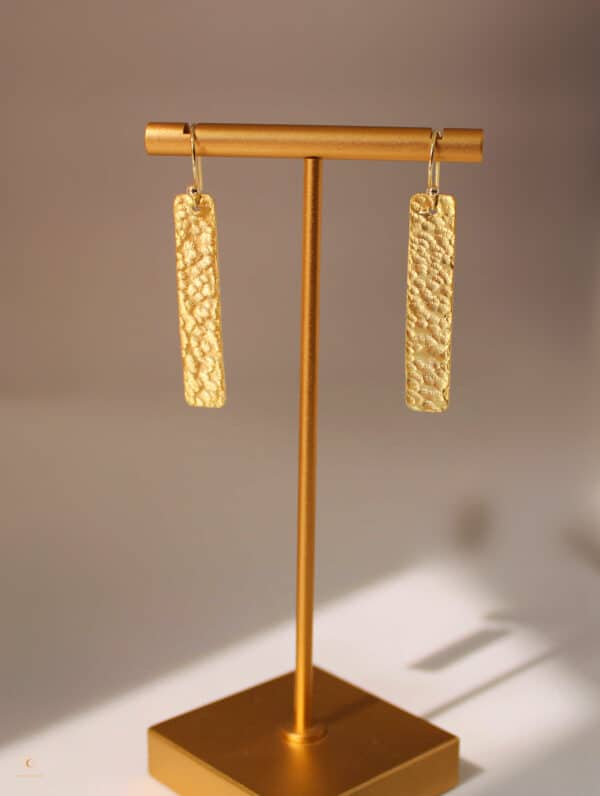 Hammered earrings gold