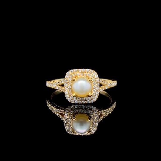 Gold Diamond and Bahraini Pearl Ring pearl from bahrain, displayed on a black background.