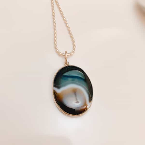 Agate pendant necklace the agate stone is from Afghanistan