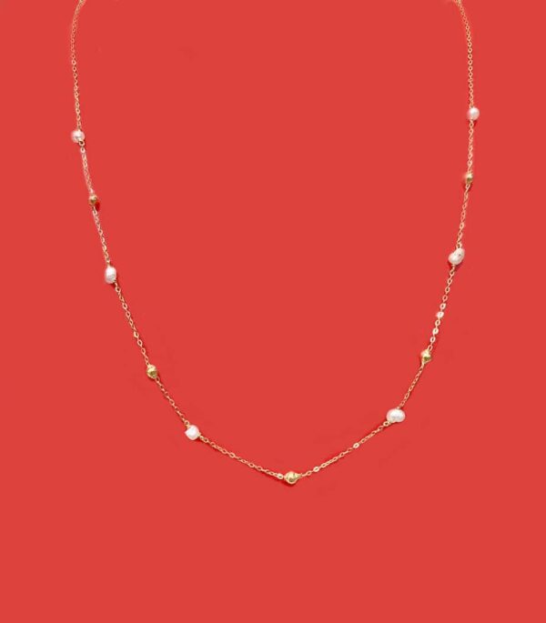 Pearl and Gold chain necklace modern style contains natural pearls from Bahrain.