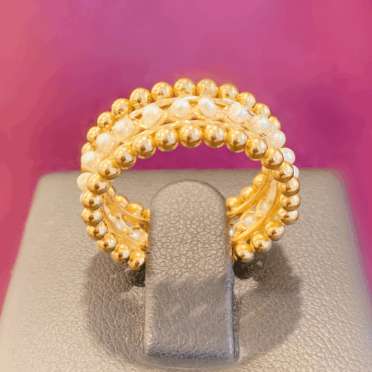 Real pearl ring with gold and real pearls