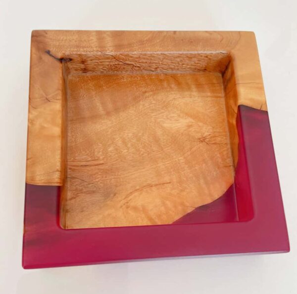 Elegant wooden and red resin square tray, perfect for serving or decorative purposes in contemporary homes. Crafted with high-quality materials, combining natural wood with vibrant resin accents.