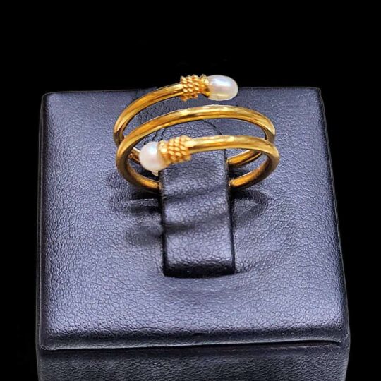 Modern and unique gold ring with pearls from Bahrain, modern and unique style