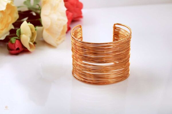 Elegant copper wire cuff bracelet, perfect for women and men, handcrafted jewelry accessory, stylish and lightweight design, ideal for everyday wear or special occasions.