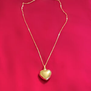 18K gold pendant necklace with love heart