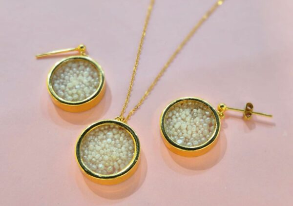 natural pearl and gold earrings with Bahrain pearls