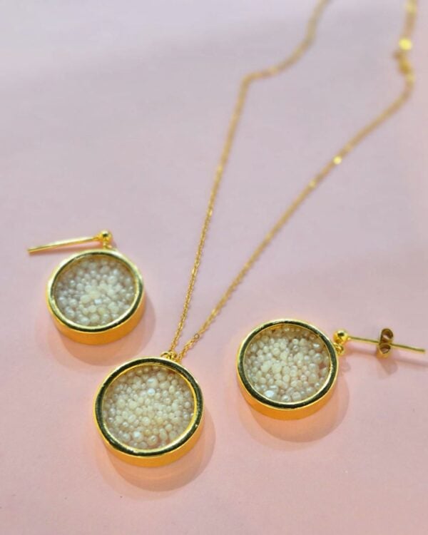 Gold & Natural Pearl Pendant Necklace - Image 3
