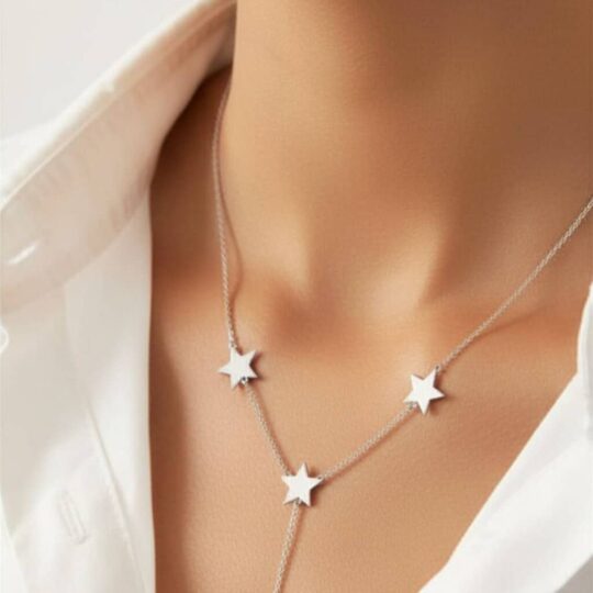Stylish silver star pendant necklace for women, perfect for everyday wear and special occasions, enhancing your outfit with a touch of elegance.
