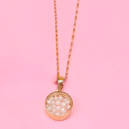 Gold pendant with natural pearls from Bahrain