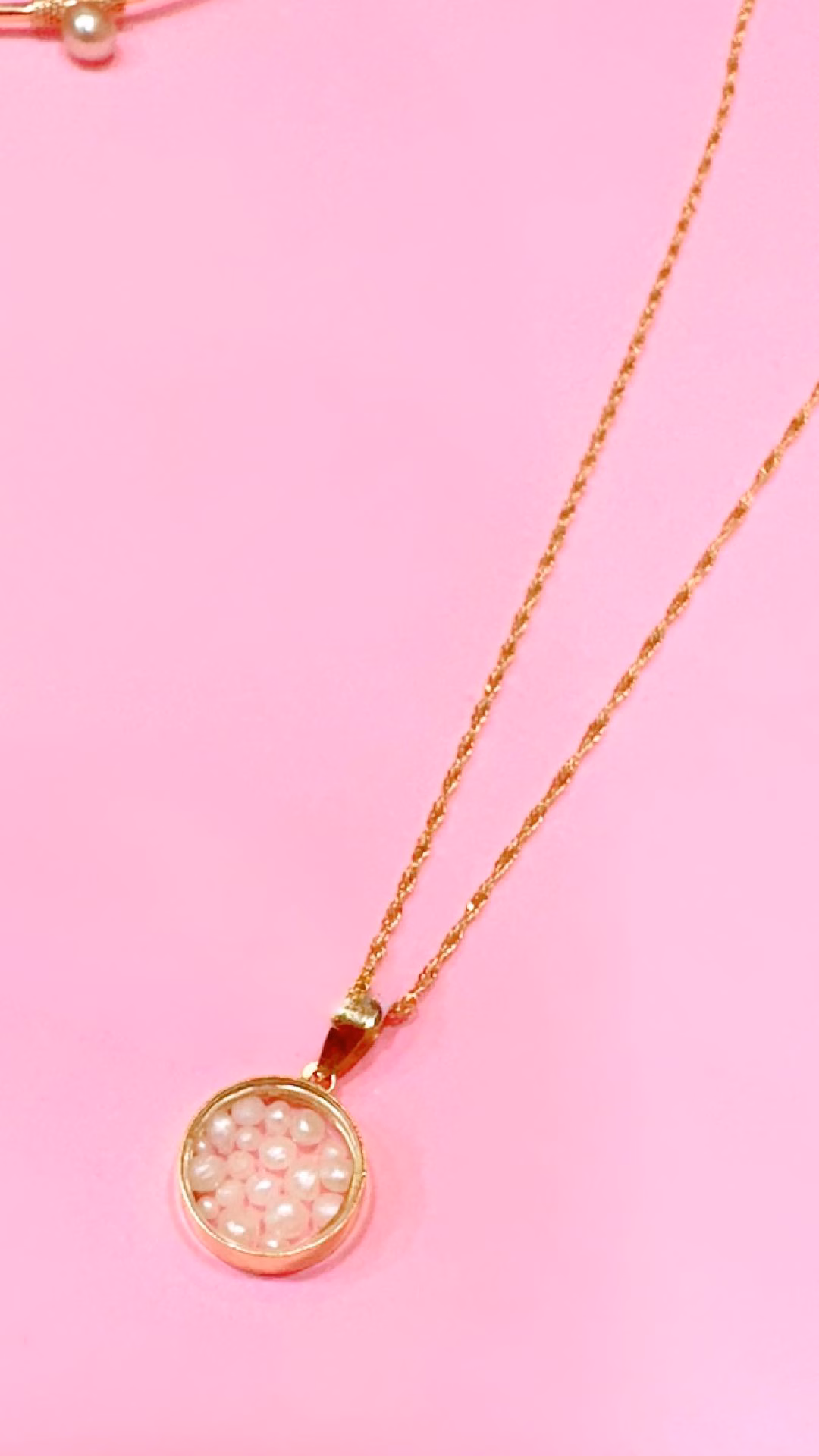 Gold Pendant with Natural pearls from Bahrain